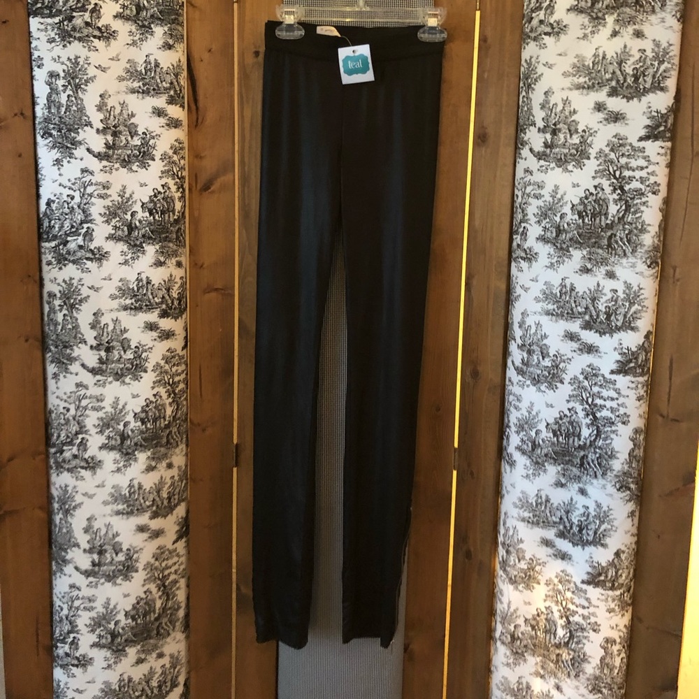 BLK subtle snake print leggings w zipper detail L